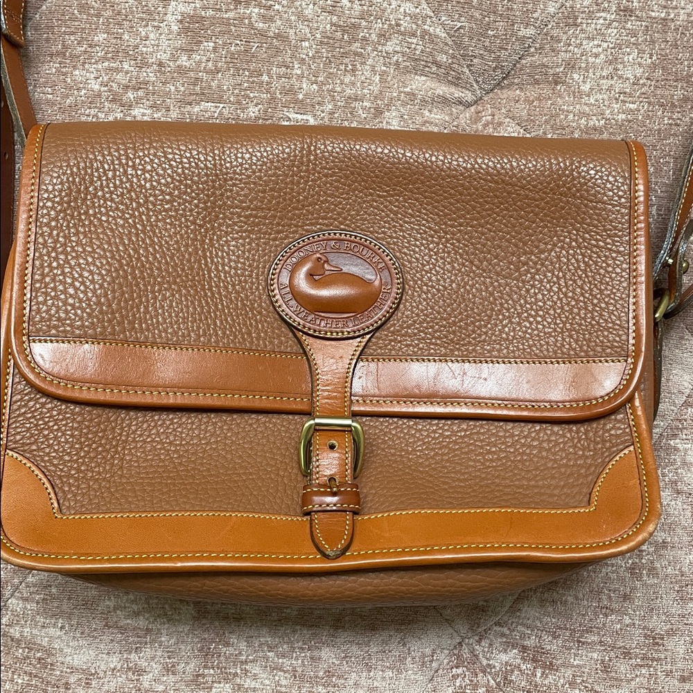 Classic Tan Leather shoulder/crossbody bag